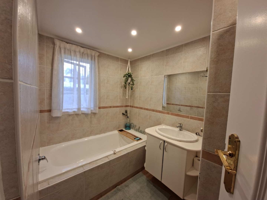 4 Bedroom Property for Sale in Constantia Western Cape